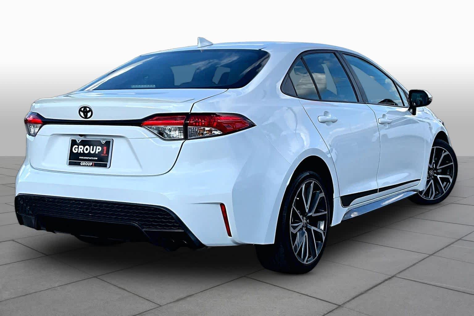 2022 Toyota Corolla photo 12 of 32