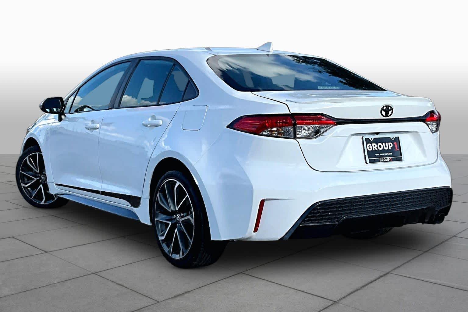 2022 Toyota Corolla photo 11 of 32