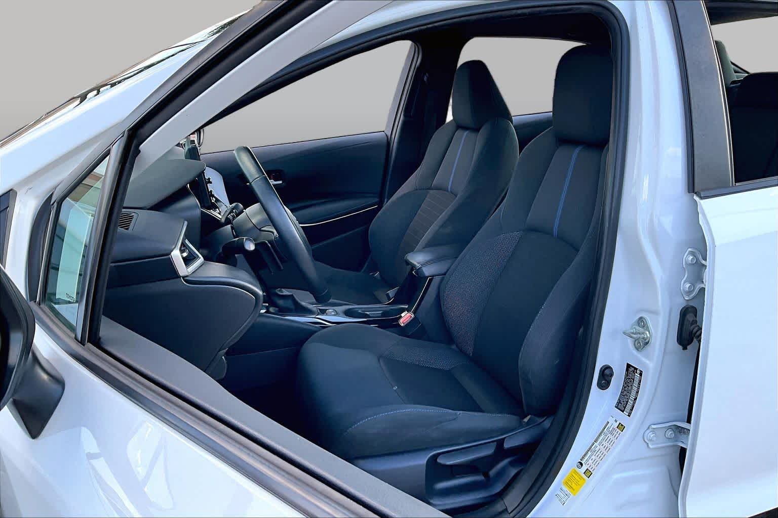 2022 Toyota Corolla photo 8 of 32