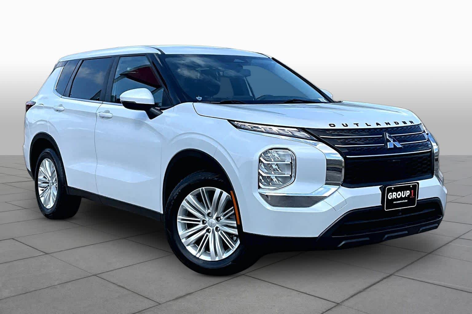 2024 Mitsubishi Outlander ES White Diamond at Auto Boutique Texas