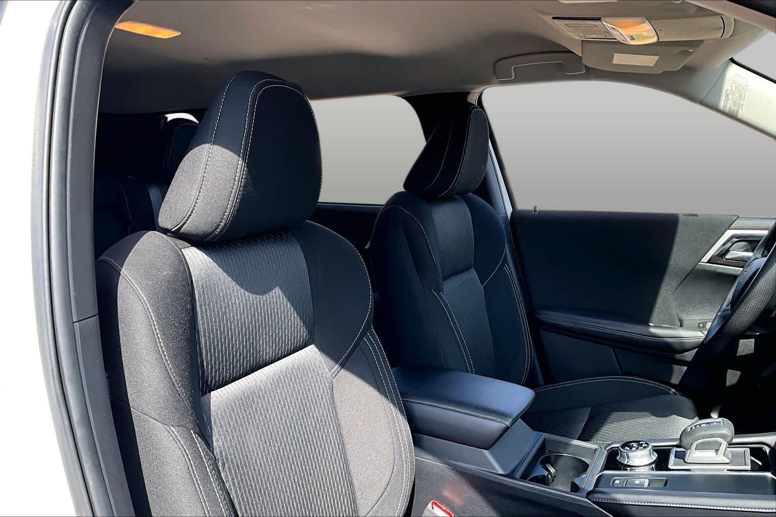 2024 Mitsubishi Outlander ES White Diamond at Auto Boutique Texas