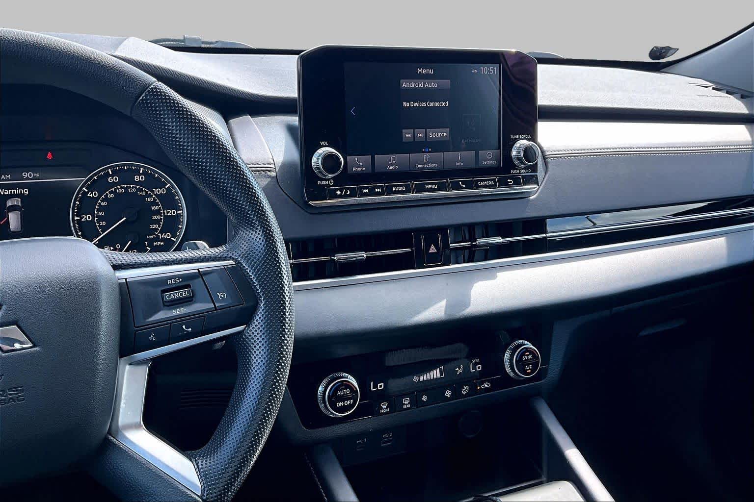 2024 Mitsubishi Outlander ES White Diamond at Auto Boutique Texas