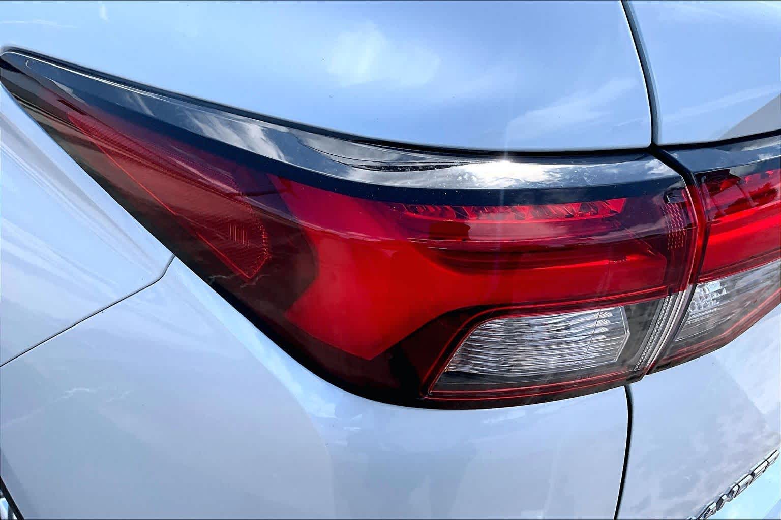 2024 Mitsubishi Outlander ES White Diamond at Auto Boutique Texas