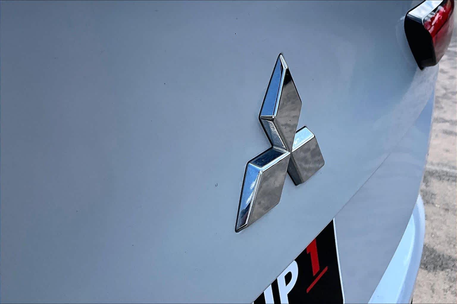 2024 Mitsubishi Outlander ES White Diamond at Auto Boutique Texas