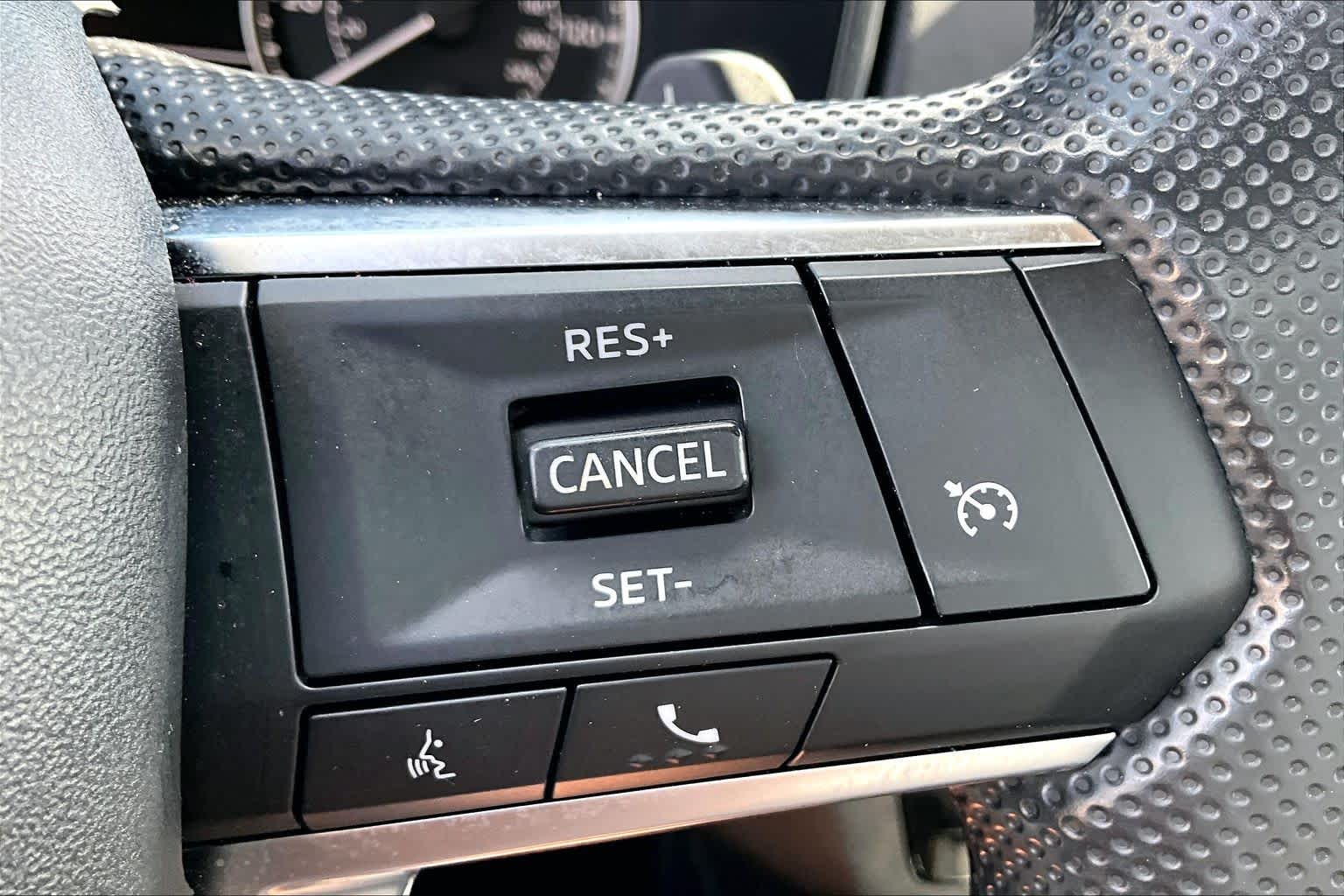 2024 Mitsubishi Outlander ES White Diamond at Auto Boutique Texas