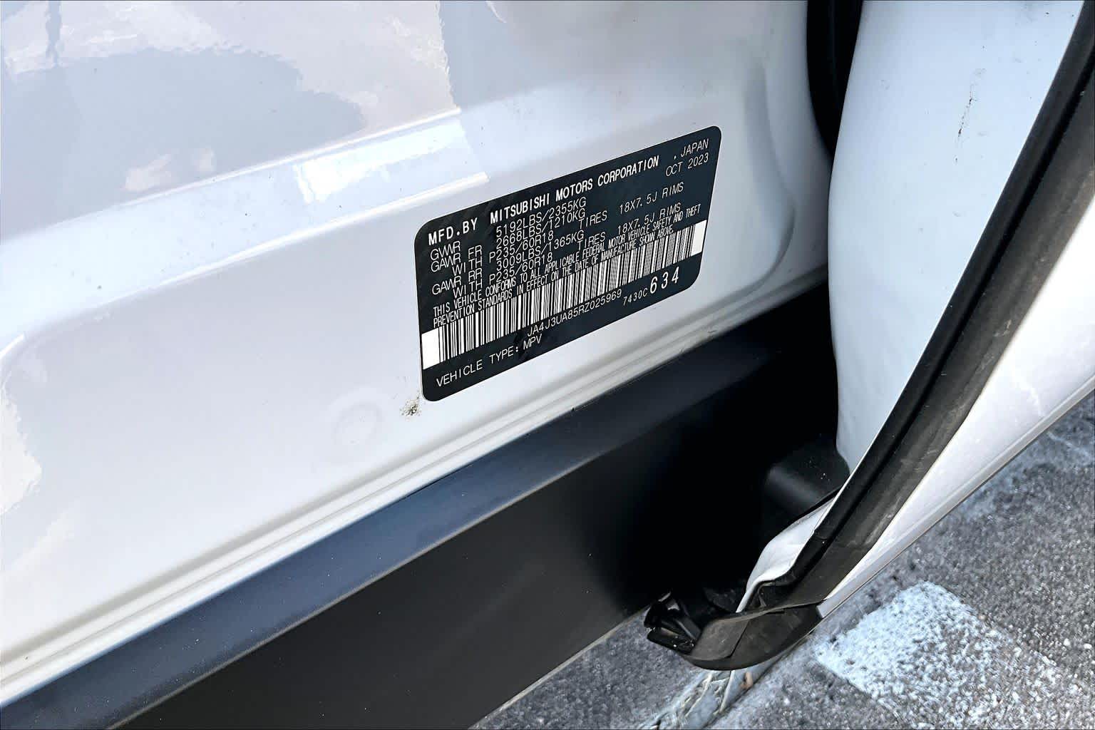 2024 Mitsubishi Outlander ES White Diamond at Auto Boutique Texas