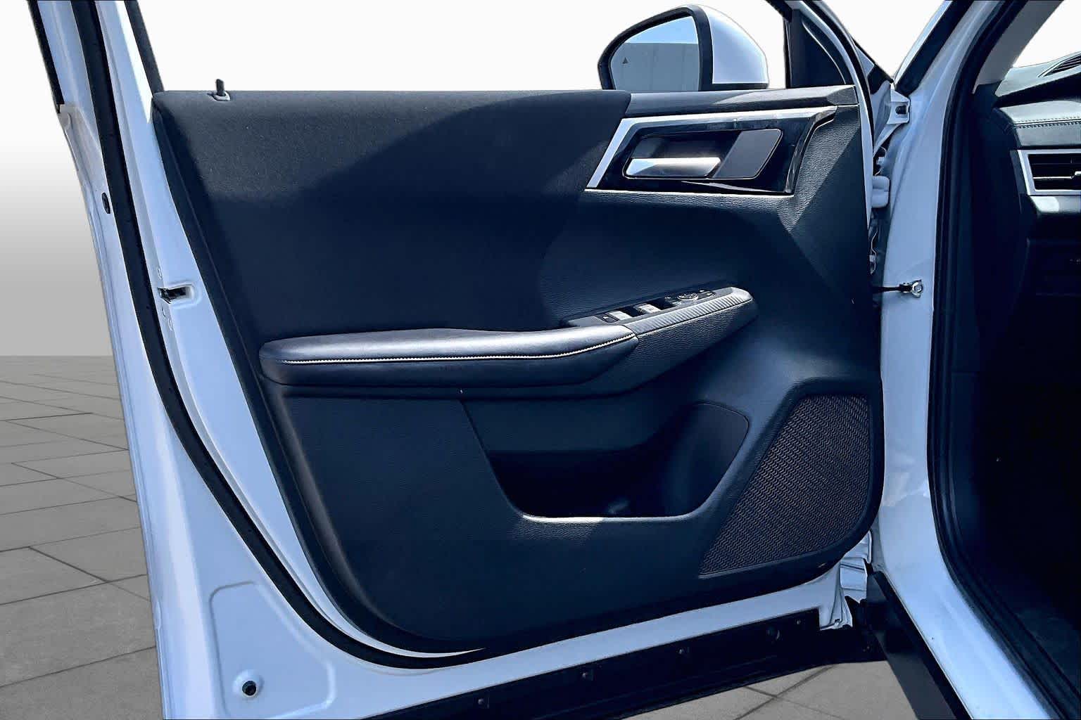 2024 Mitsubishi Outlander ES White Diamond at Auto Boutique Texas