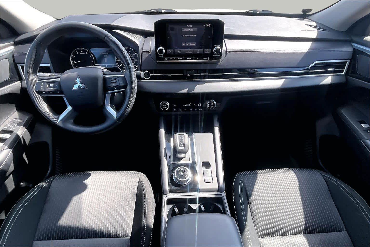2024 Mitsubishi Outlander ES White Diamond at Auto Boutique Texas
