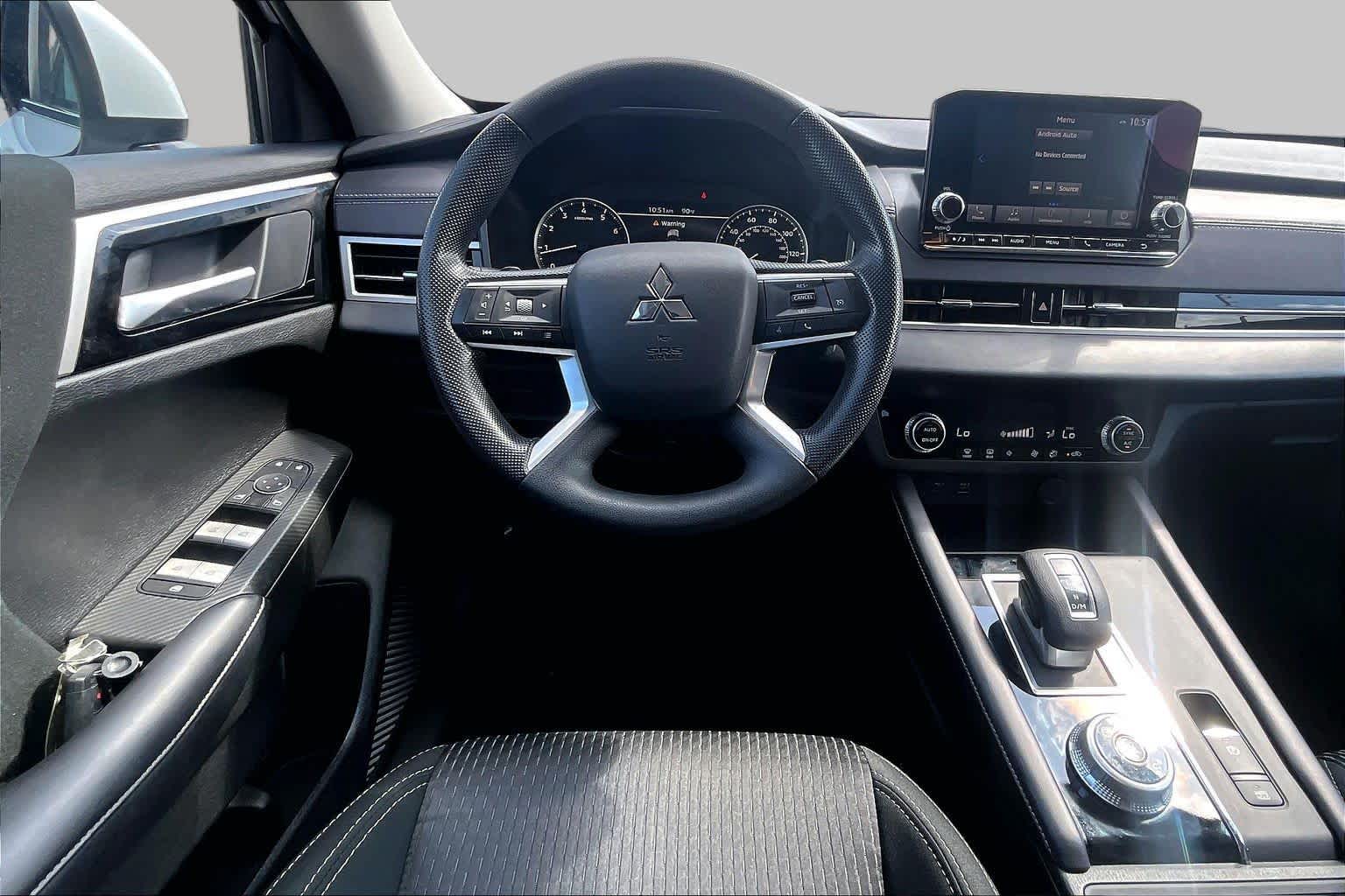 2024 Mitsubishi Outlander ES White Diamond at Auto Boutique Texas