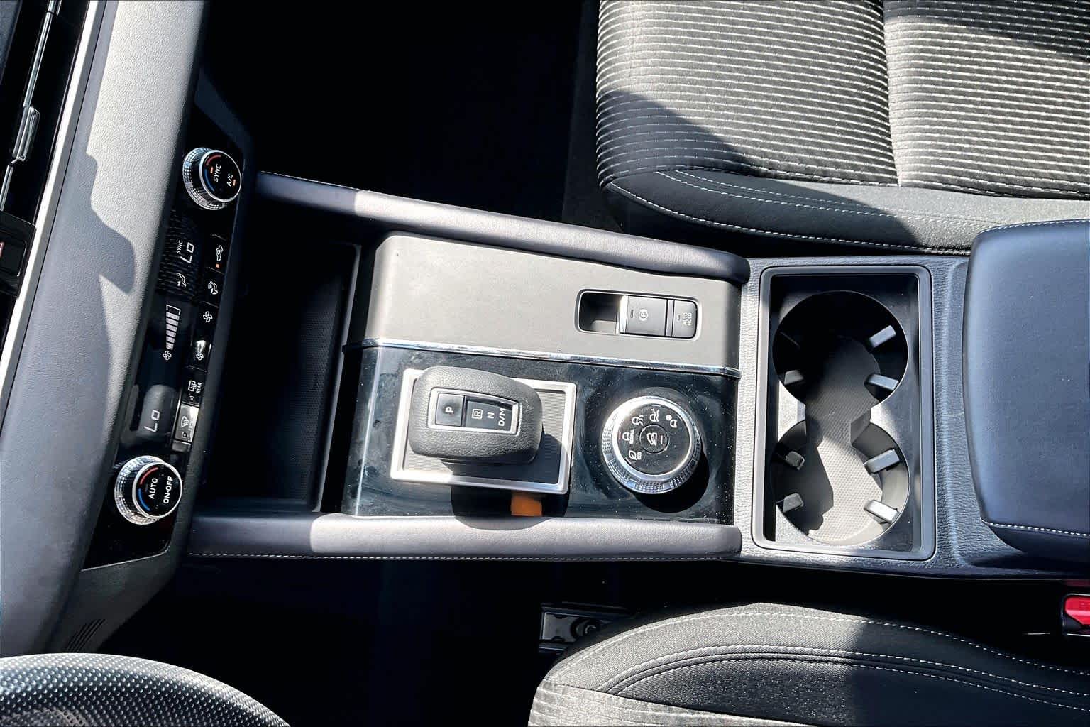 2024 Mitsubishi Outlander ES White Diamond at Auto Boutique Texas