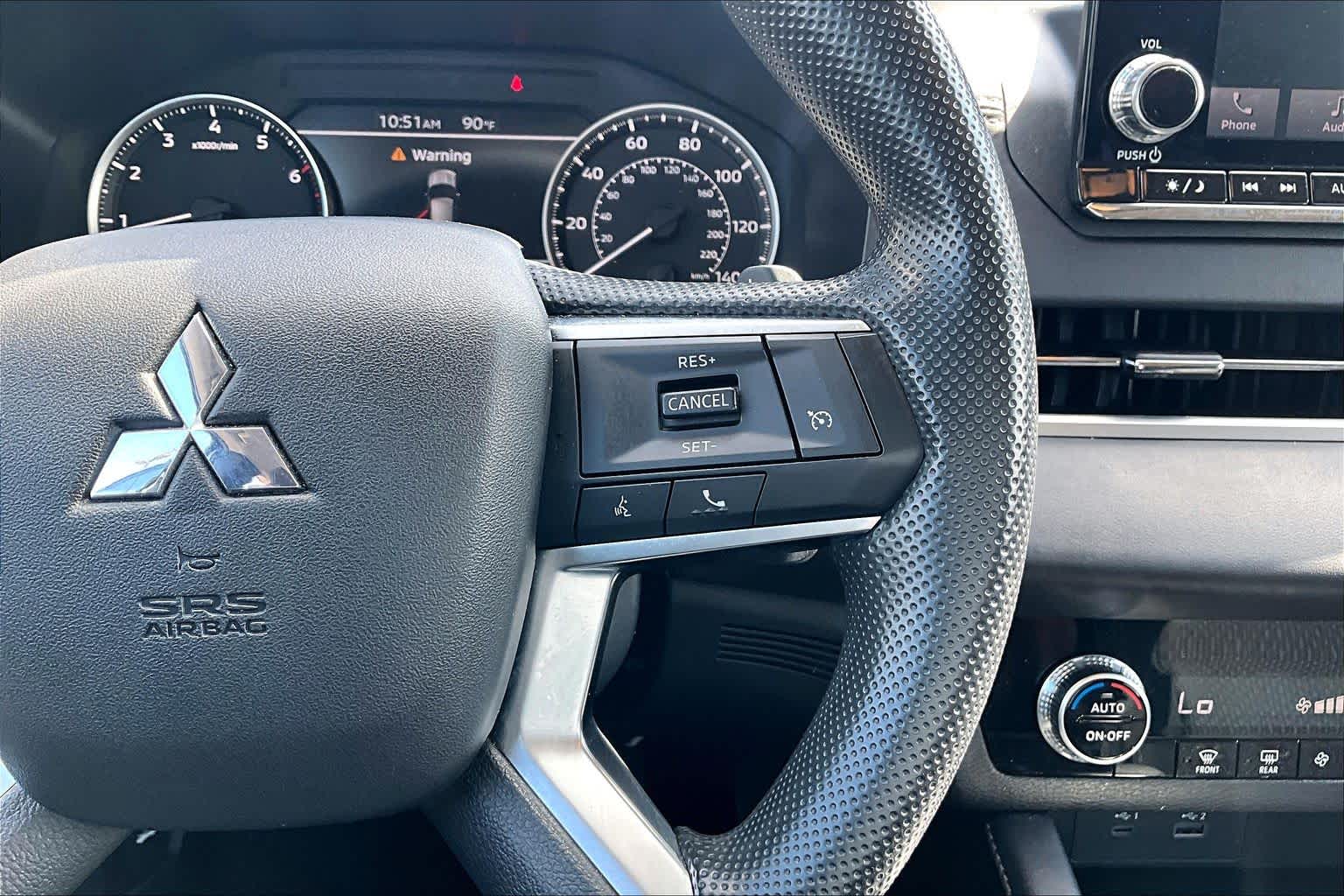 2024 Mitsubishi Outlander ES White Diamond at Auto Boutique Texas