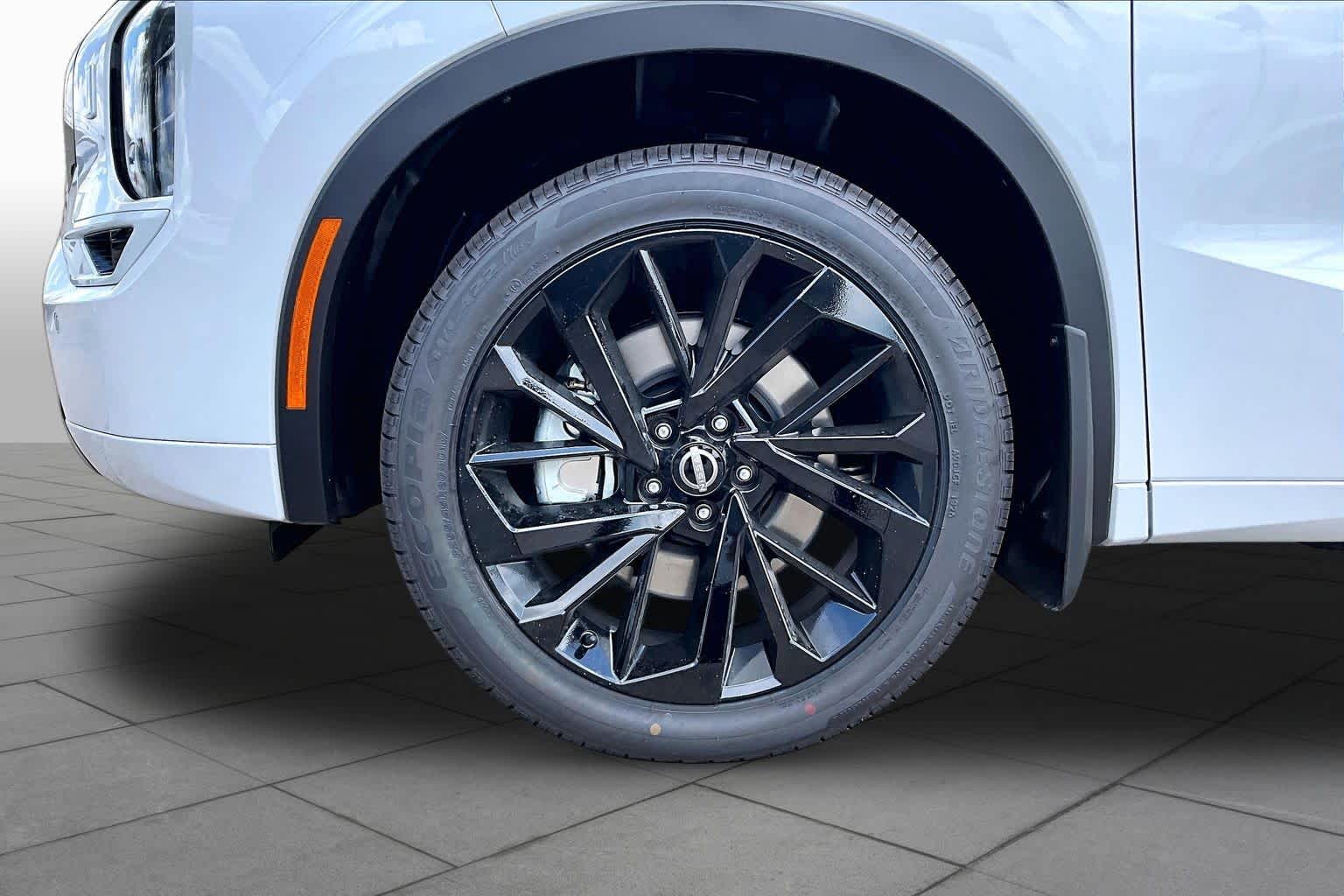 2026 Nissan Rogue Plug-In Hybrid Platinum Alpine Frost at Sterling McCall Nissan