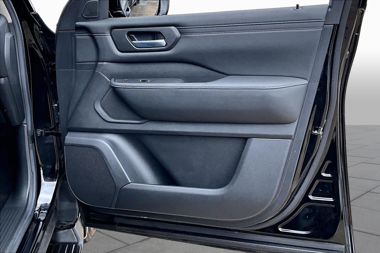 2025 Nissan Armada photo 23 of 35