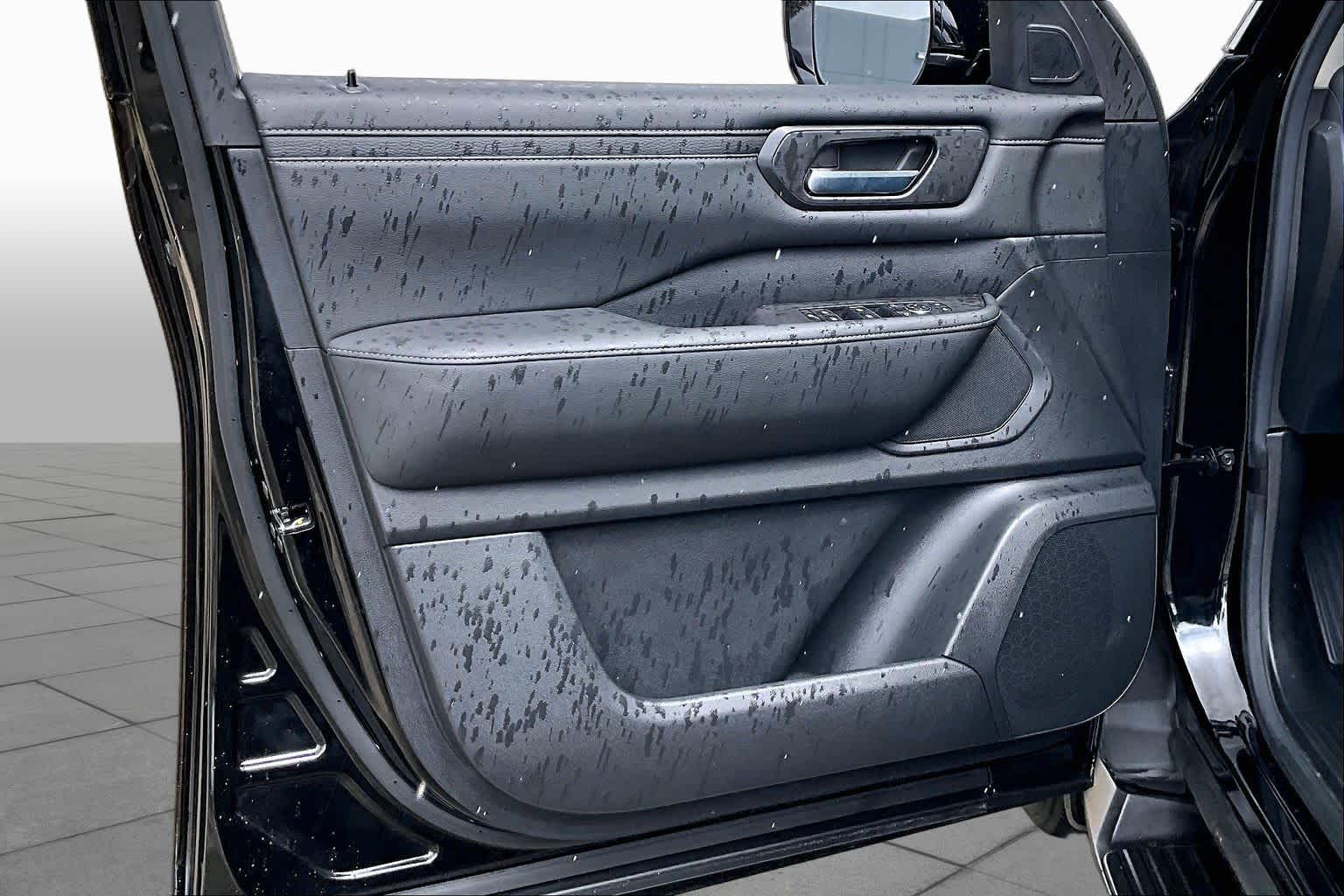 2025 Nissan Armada photo 22 of 35