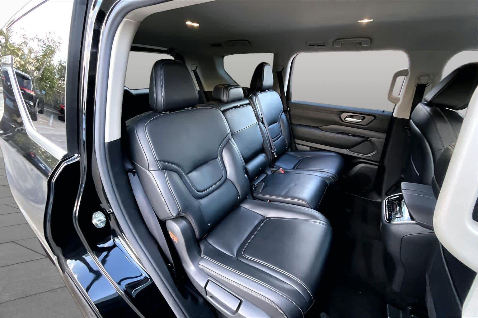 2025 Nissan Armada photo 21 of 37