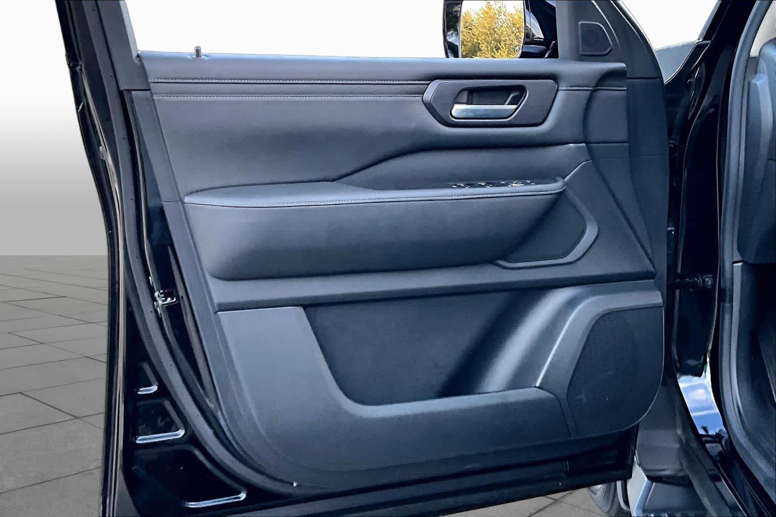 2025 Nissan Armada photo 22 of 37