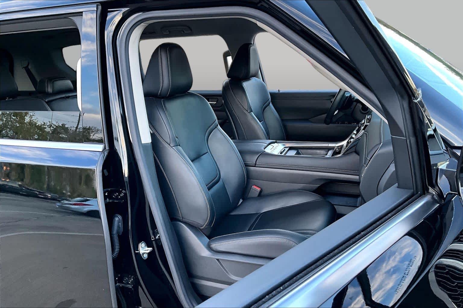 2025 Nissan Armada photo 9 of 37