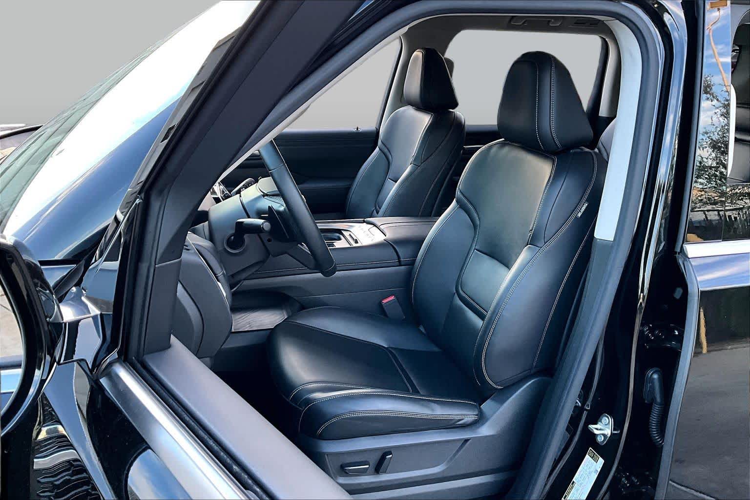 2025 Nissan Armada photo 8 of 37