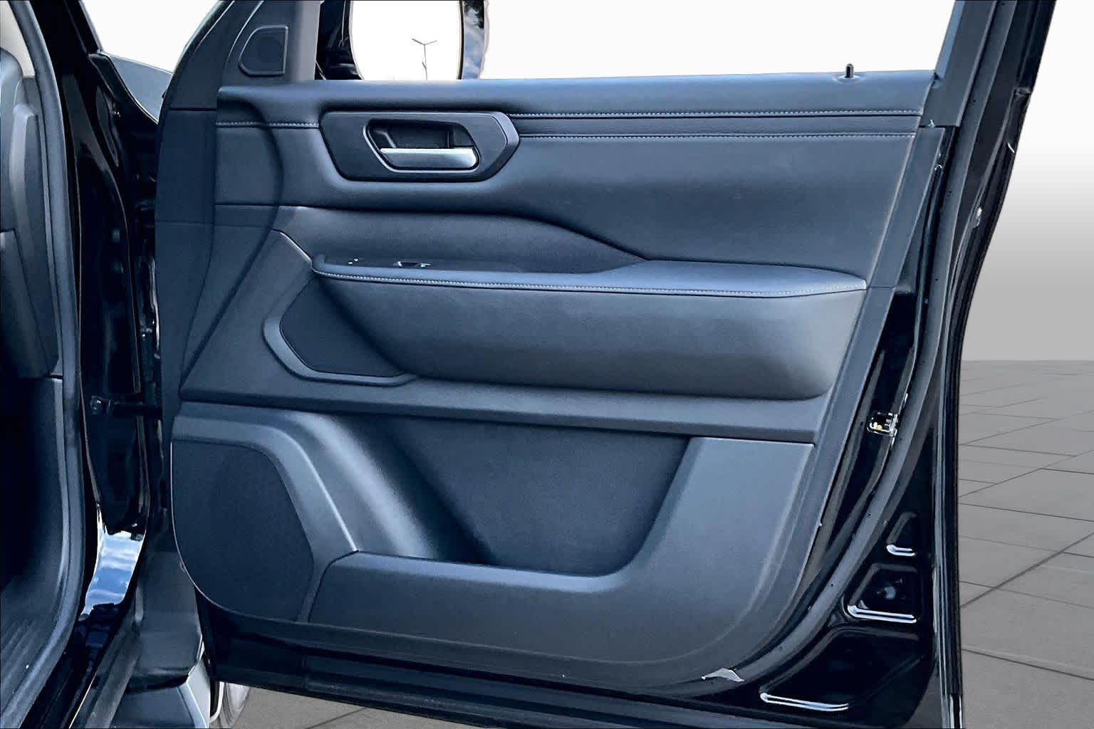 2025 Nissan Armada photo 23 of 37