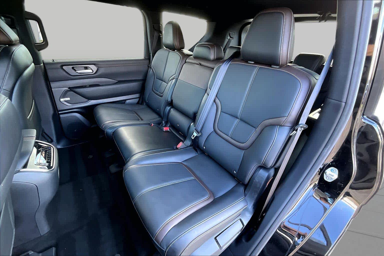 2026 Nissan Armada photo 18 of 34