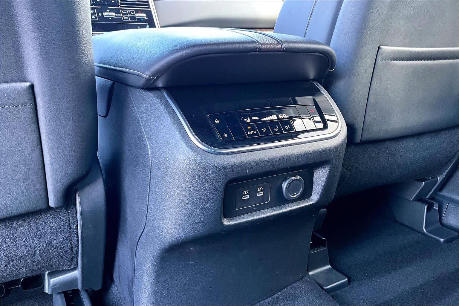2026 Nissan Armada photo 33 of 34