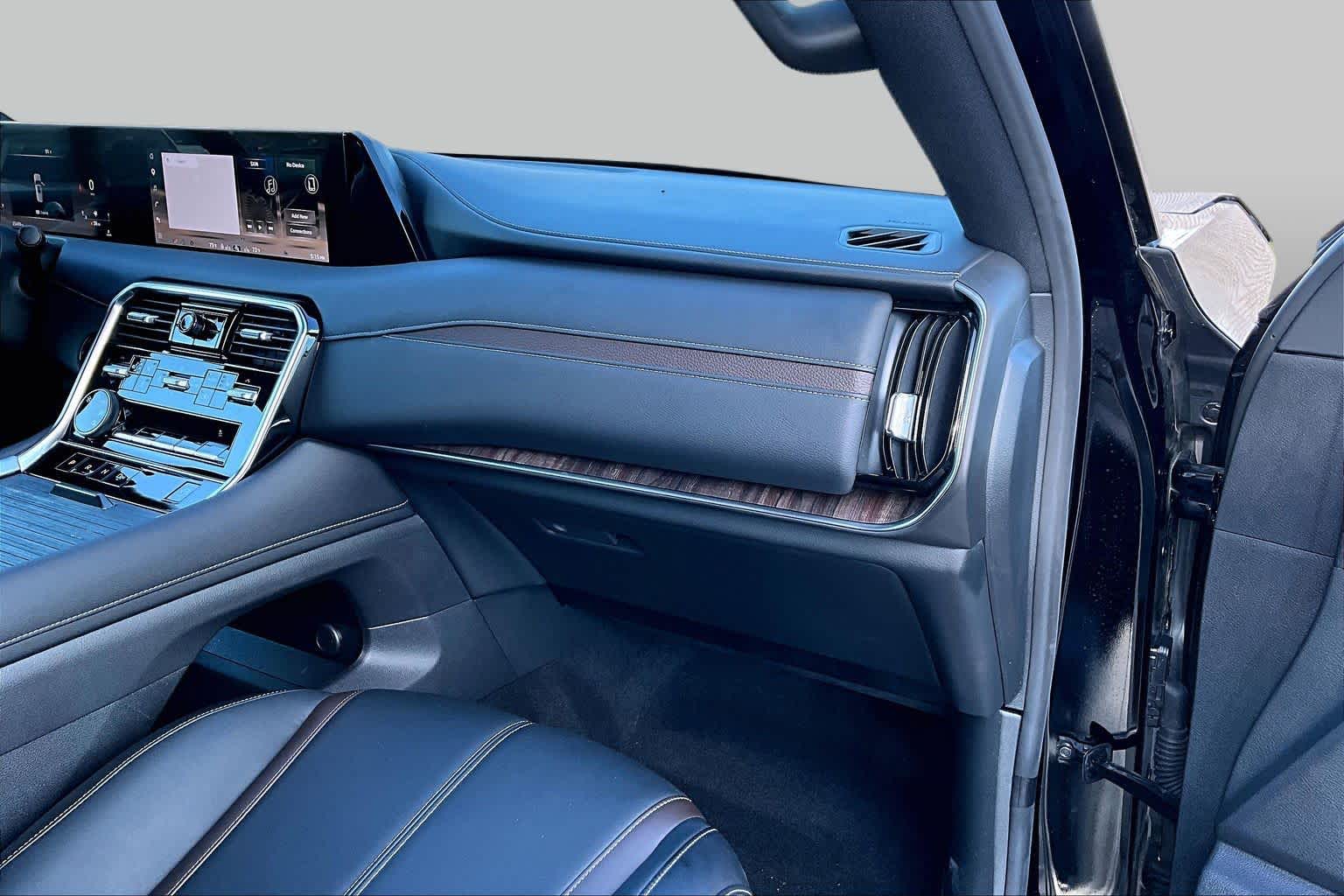 2026 Nissan Armada photo 17 of 34
