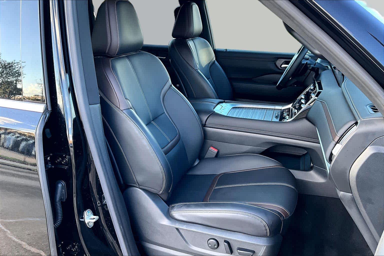 2026 Nissan Armada photo 7 of 34
