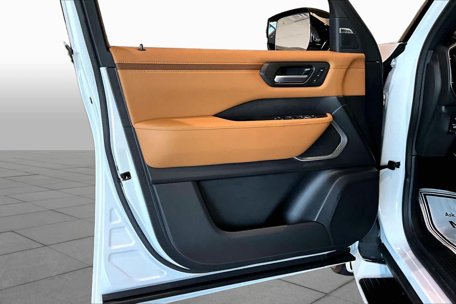 2026 Nissan Armada Platinum Reserve Everest White Pearl Tricoat/Super Black at Robbins Nissan
