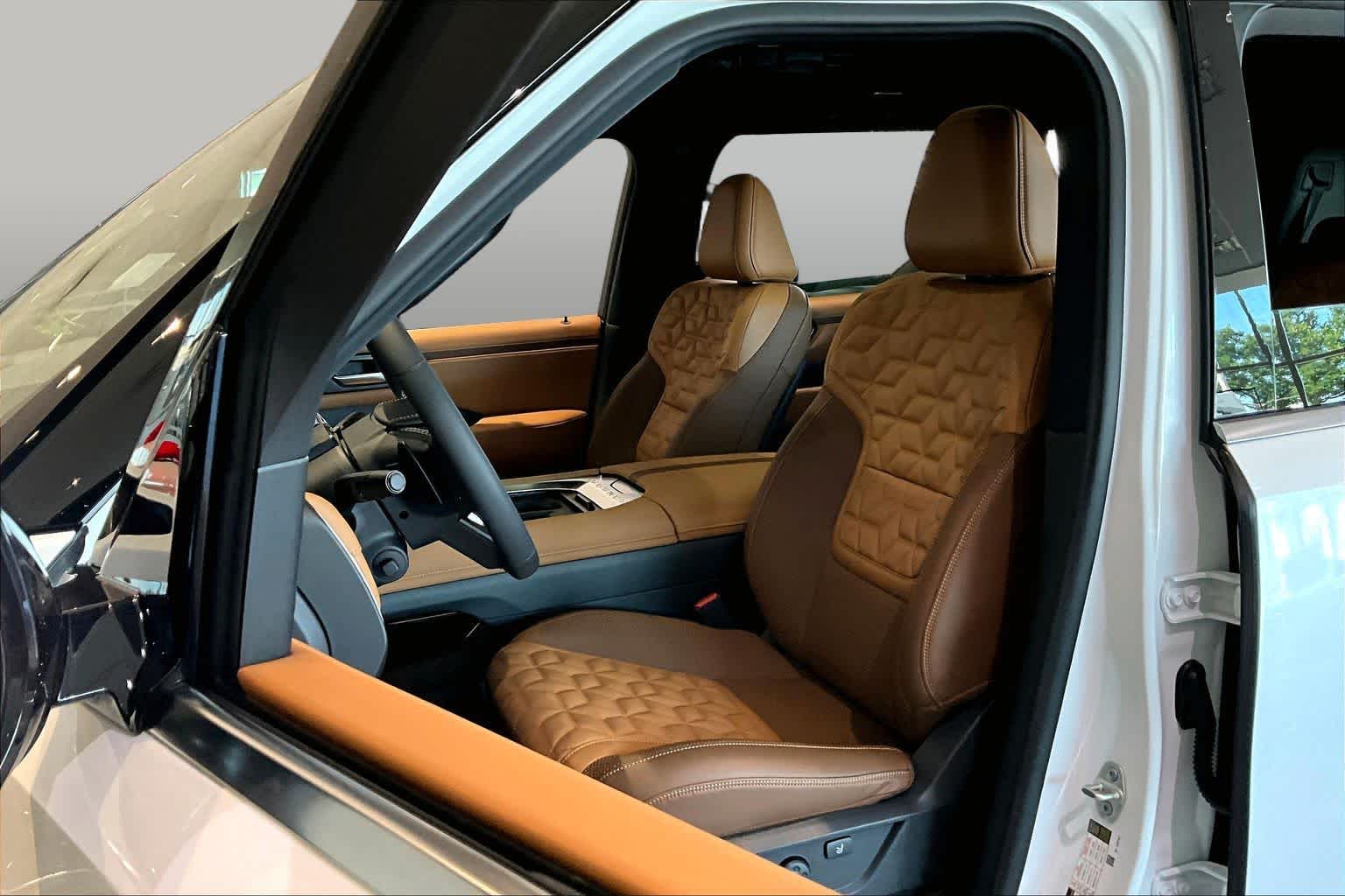 2026 Nissan Armada Platinum Reserve Everest White Pearl Tricoat/Super Black at Robbins Nissan