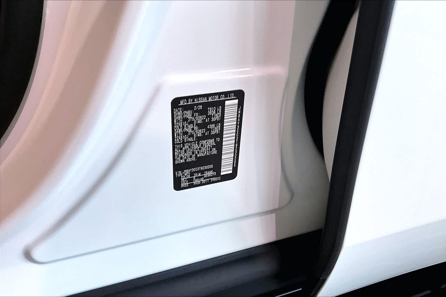 2026 Nissan Armada Platinum Reserve Everest White Pearl Tricoat/Super Black at Robbins Nissan