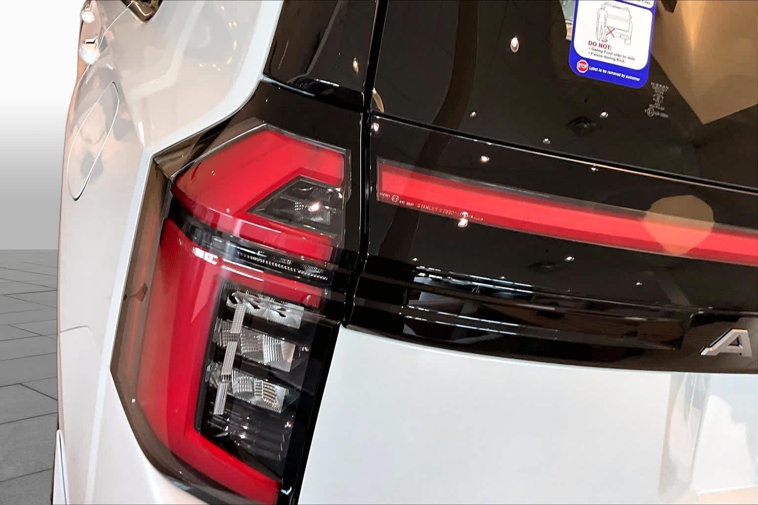 2026 Nissan Armada Platinum Reserve Everest White Pearl Tricoat/Super Black at Robbins Nissan