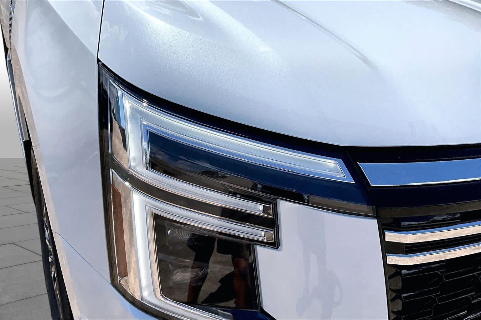 2026 Nissan Armada Platinum Reserve Everest White Pearl Tricoat/Super Black at Sterling McCall Nissan