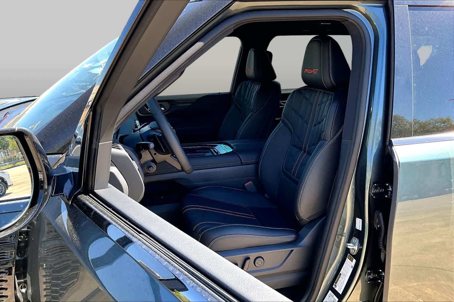 2026 Nissan Armada PRO-4X Alpine Metallic/Super Black at Robbins Nissan