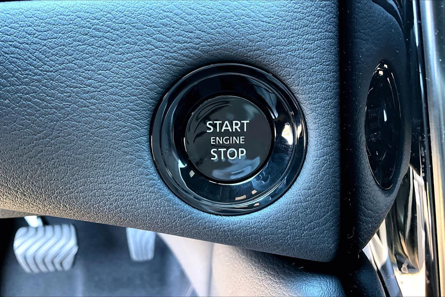 2026 Nissan Armada PRO-4X Alpine Metallic/Super Black at Robbins Nissan