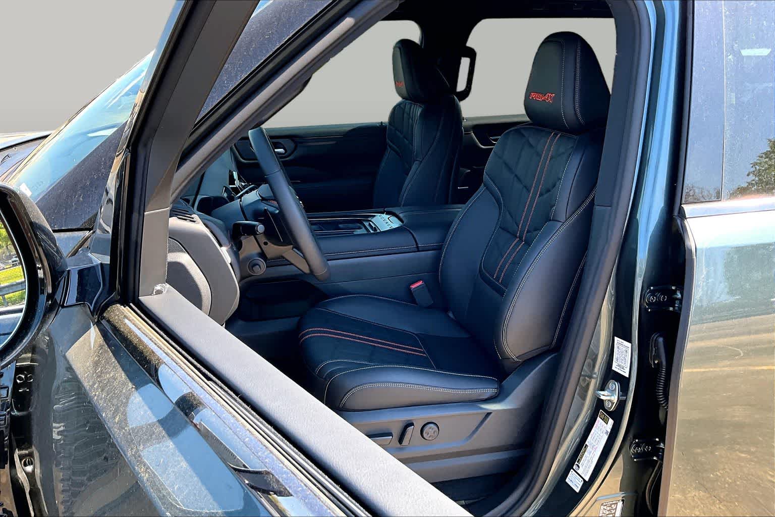 2026 Nissan Armada PRO-4X Alpine Metallic/Super Black at Robbins Nissan