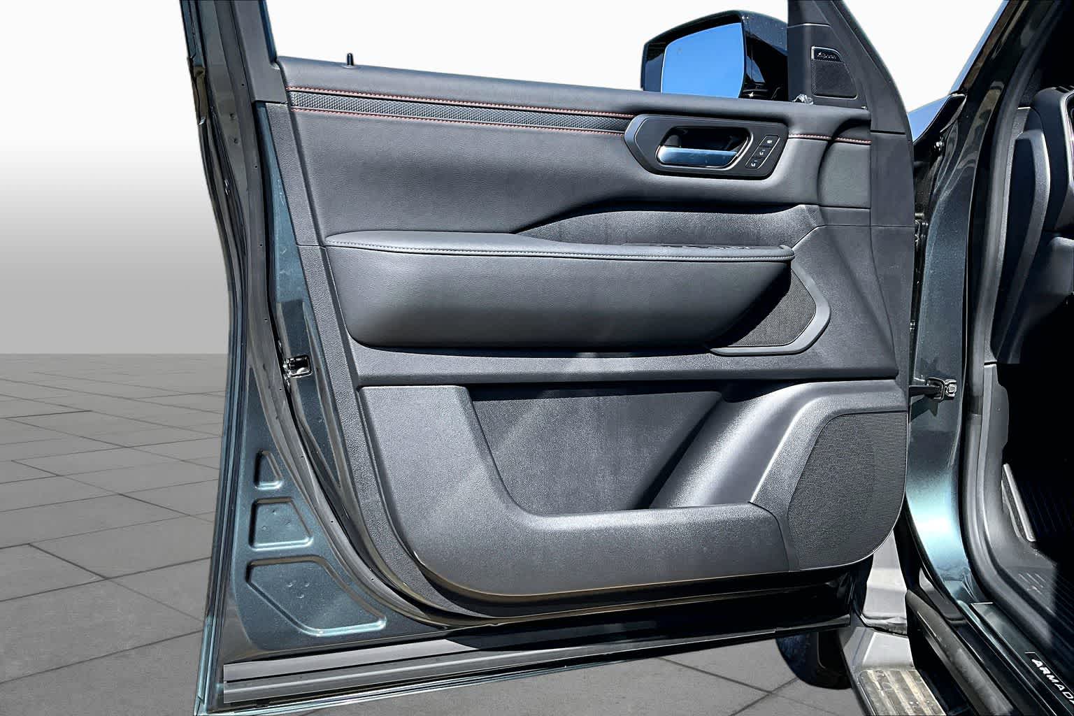 2026 Nissan Armada PRO-4X Alpine Metallic/Super Black at Robbins Nissan