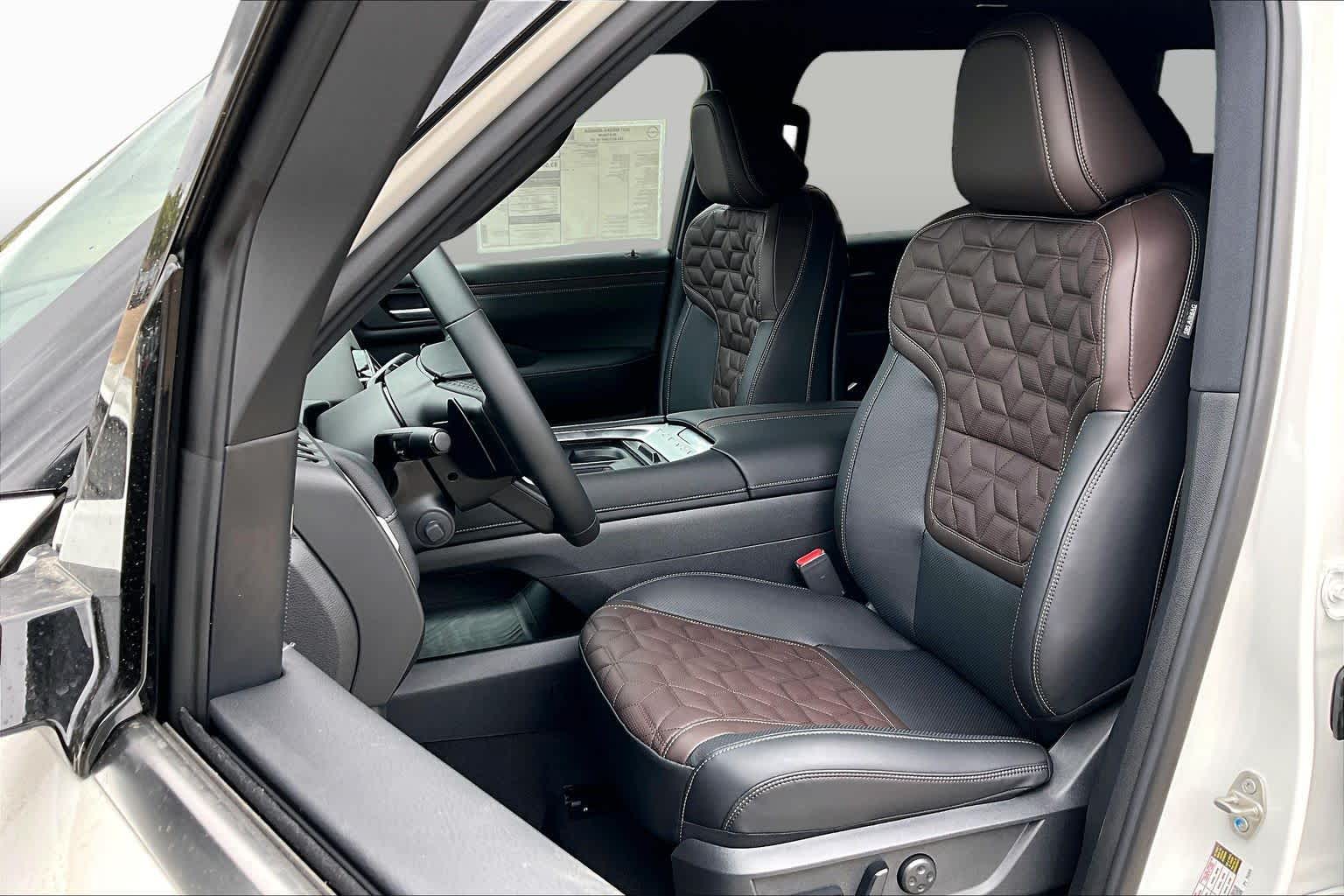 2027 Nissan Armada photo 17 of 21