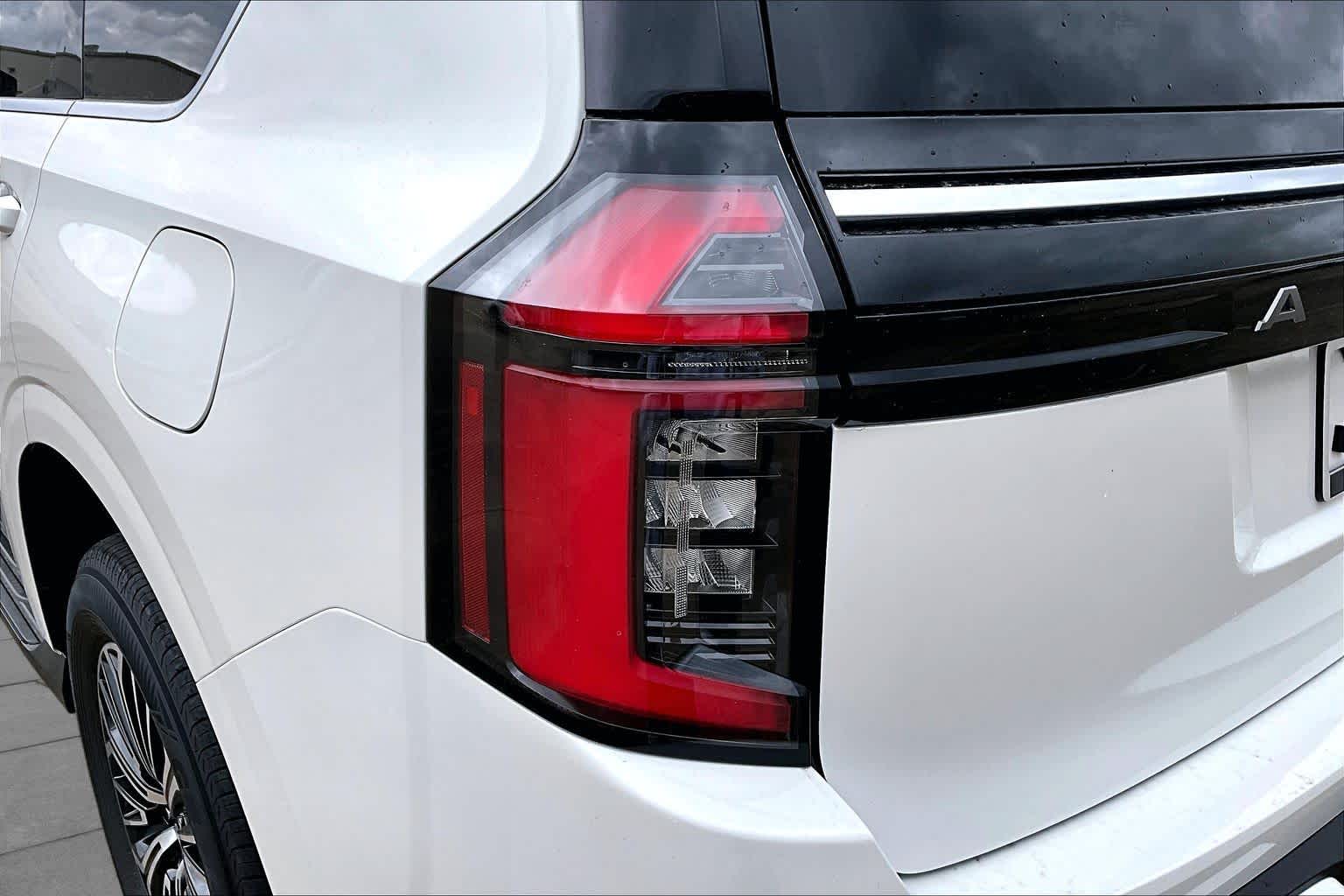 2027 Nissan Armada photo 12 of 21