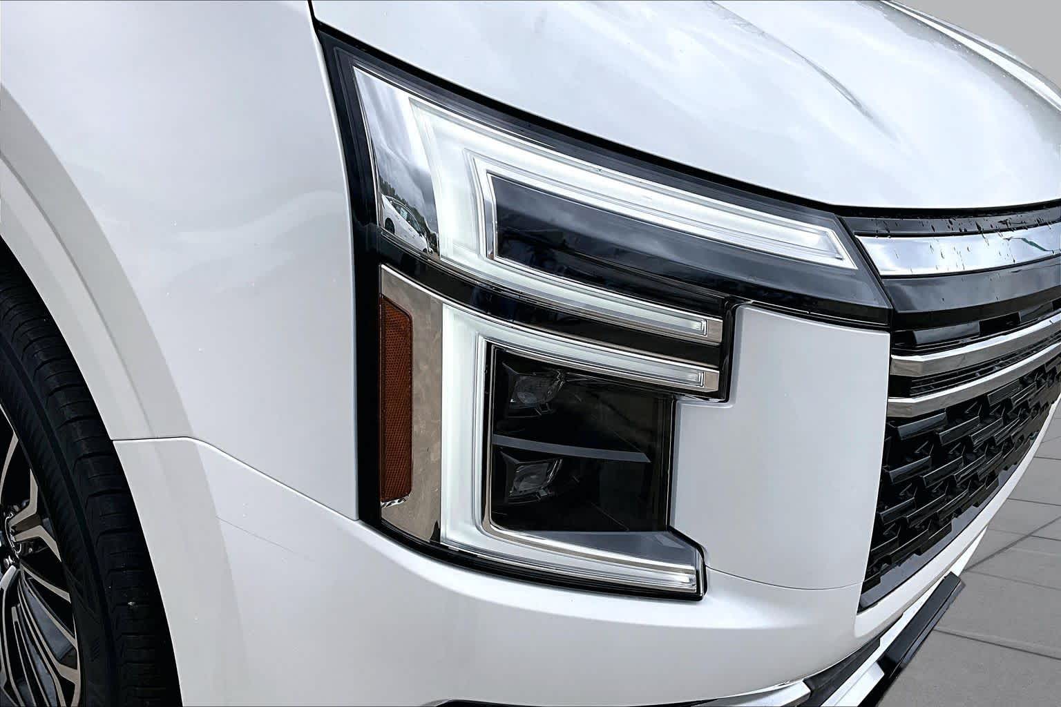 2027 Nissan Armada photo 20 of 21