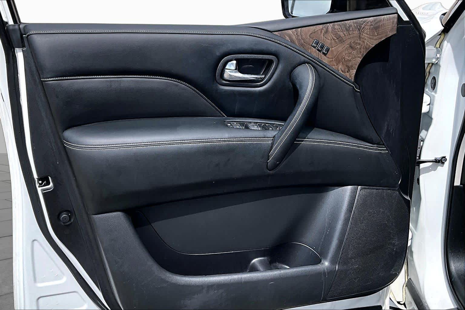 2021 INFINITI QX80 photo 22 of 35