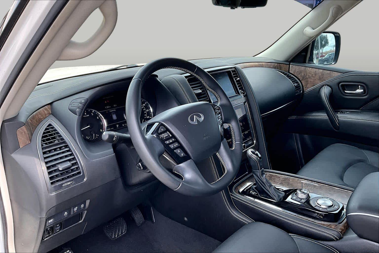 2021 INFINITI QX80 photo 18 of 35