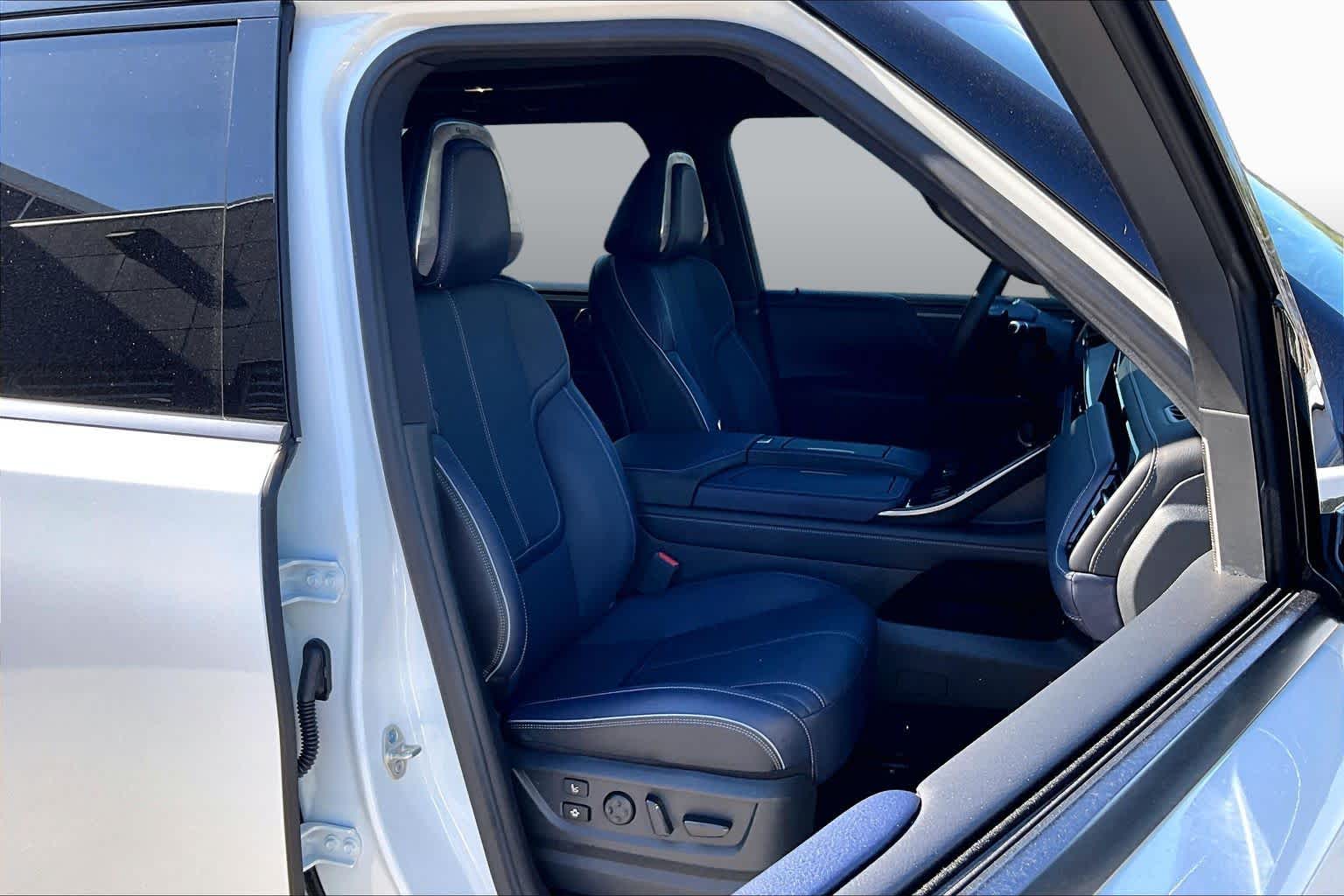 2026 INFINITI QX80 photo 9 of 34