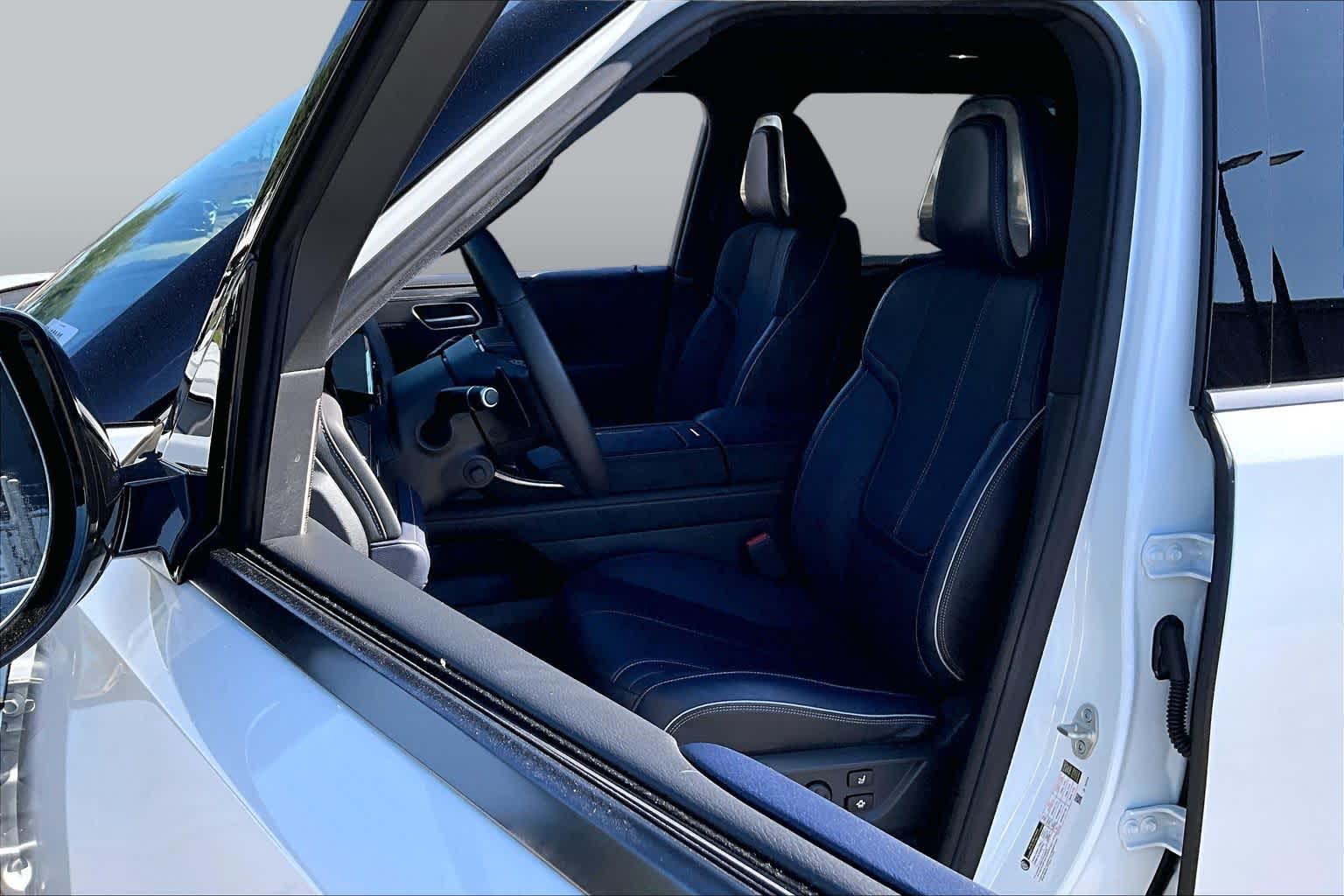 2026 INFINITI QX80 photo 8 of 34