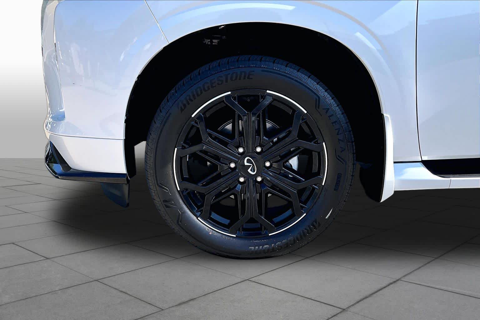 2026 INFINITI QX80 photo 11 of 34