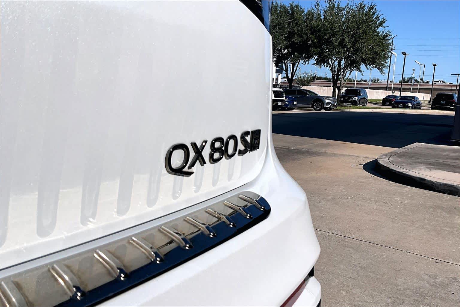 2026 INFINITI QX80 photo 10 of 34