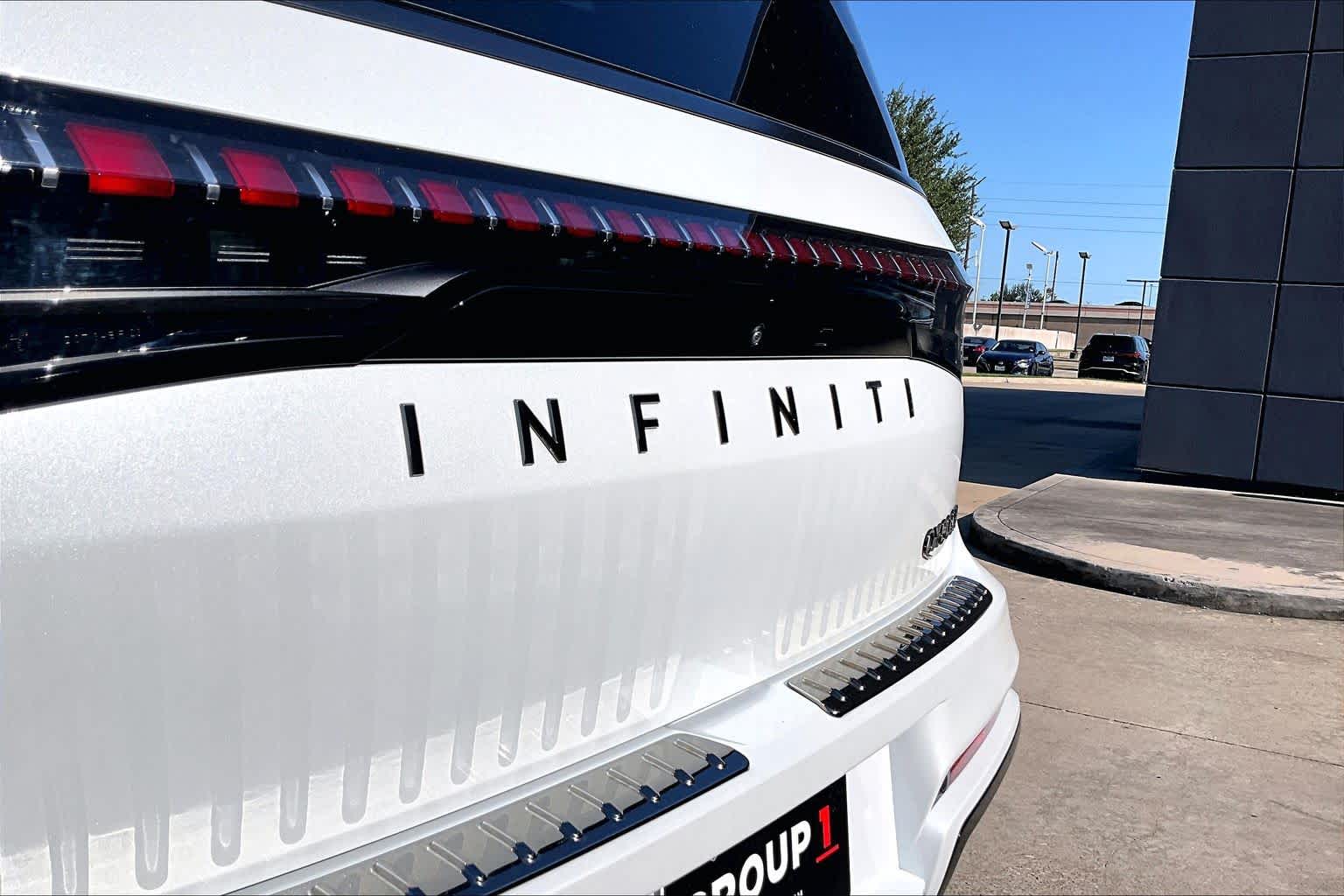 2026 INFINITI QX80 photo 31 of 34