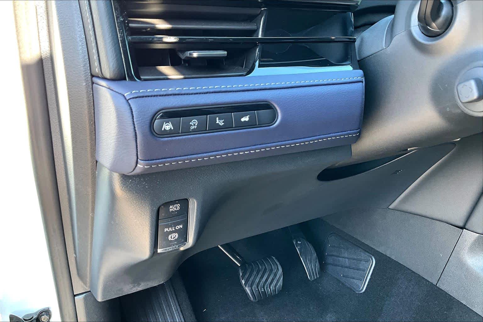 2026 INFINITI QX80 photo 32 of 34