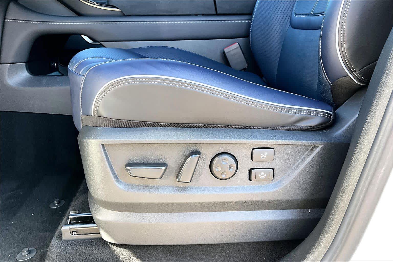 2026 INFINITI QX80 photo 33 of 34