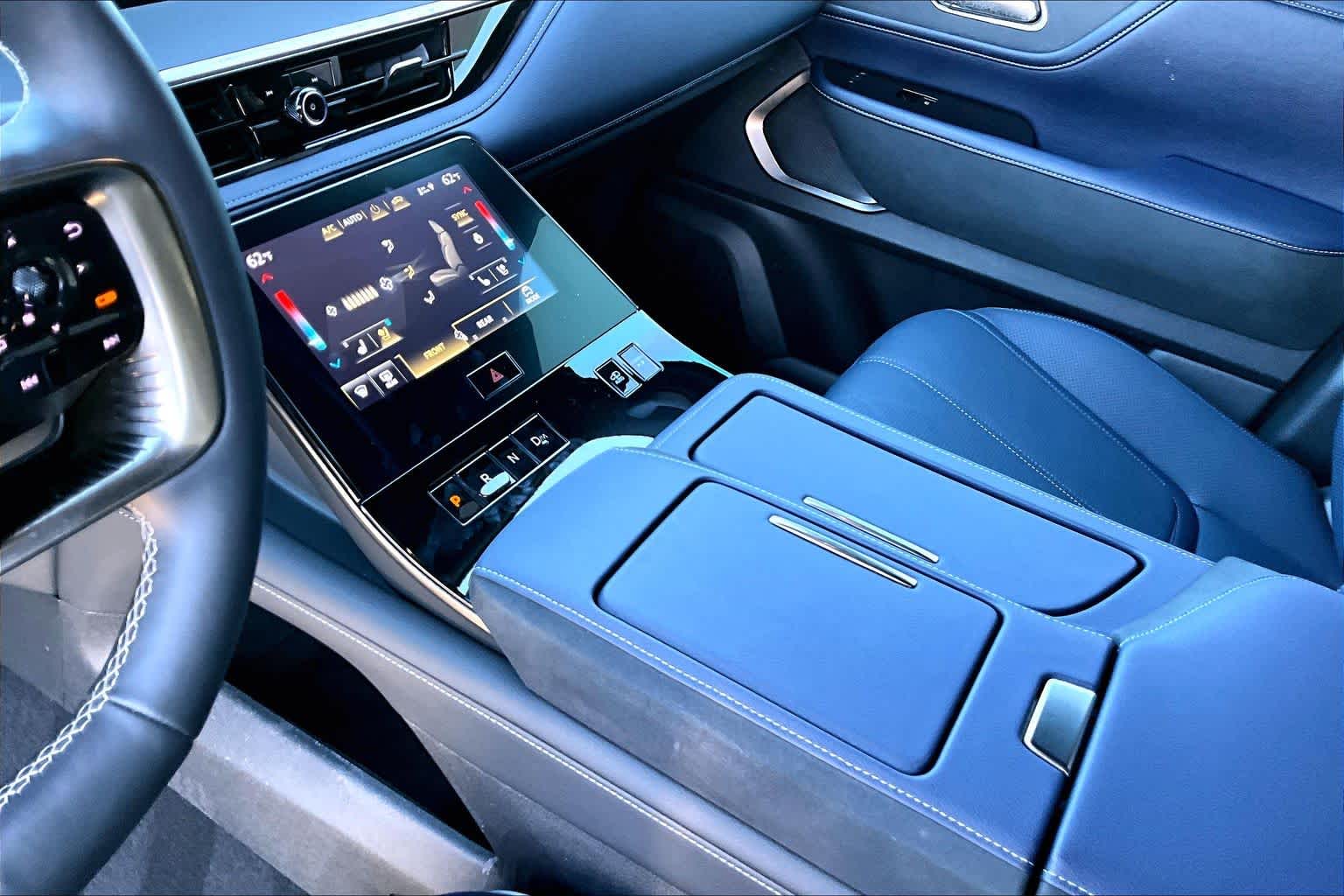 2026 INFINITI QX80 photo 17 of 34