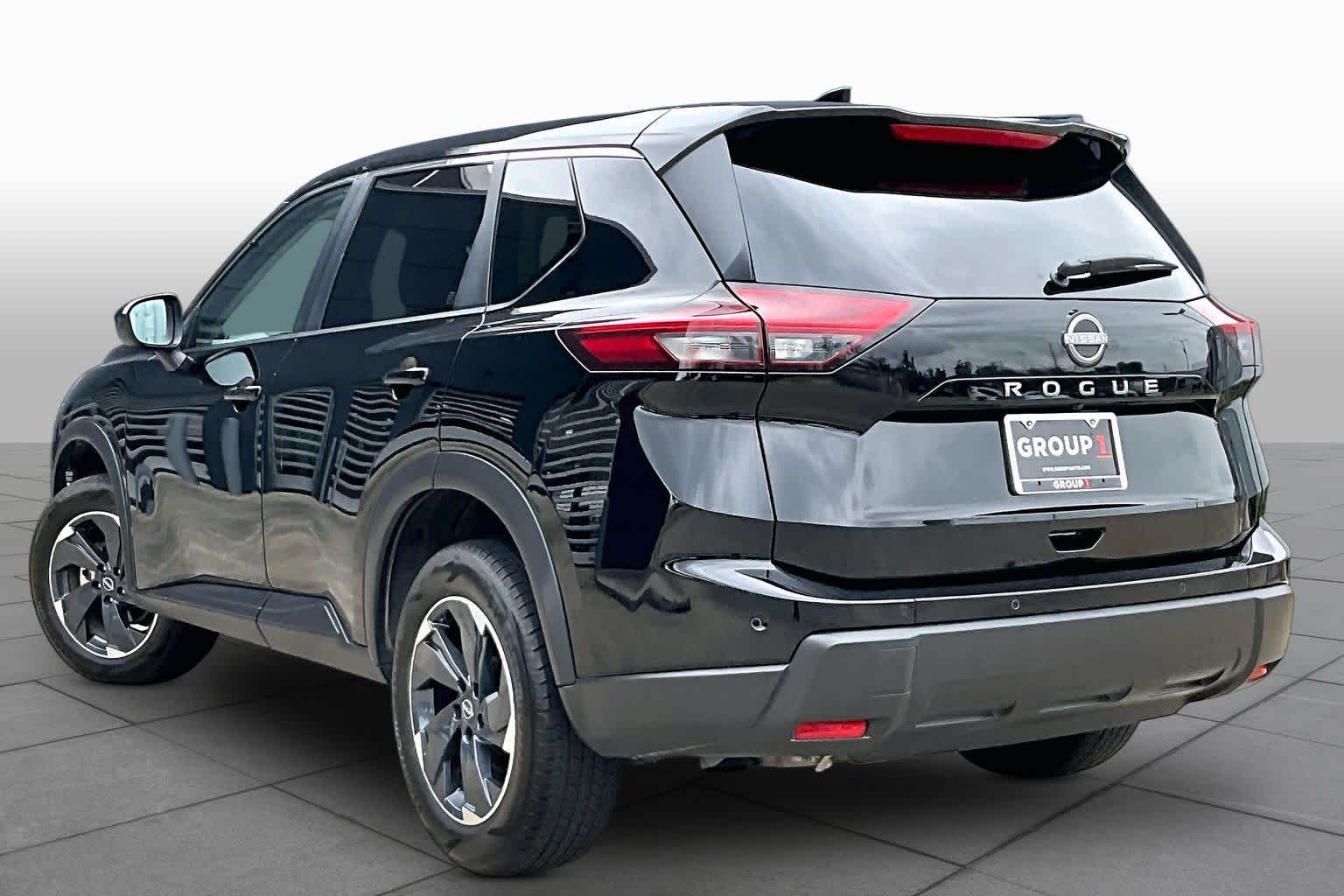 2025 Nissan Rogue SV - 10